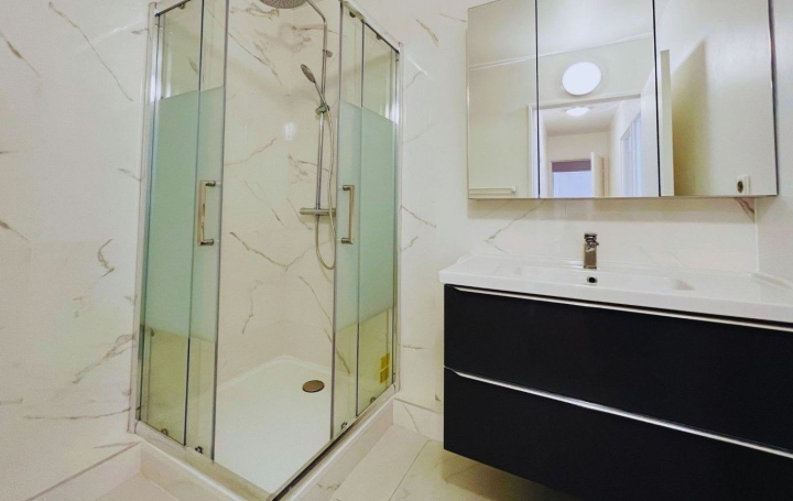 3 Pièces COURBEVOIE (92400)  67 m2 460 000 € 