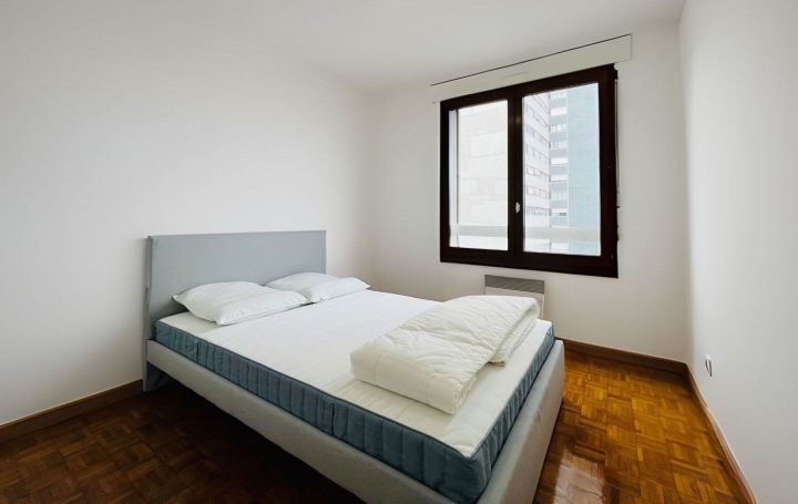 3 Pièces COURBEVOIE (92400)  67 m2 460 000 € 