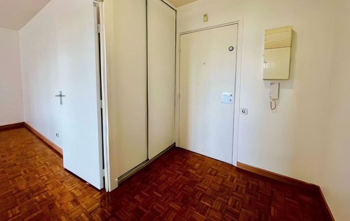 3 Pièces COURBEVOIE (92400)  67 m2 460 000 € 