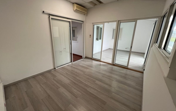 Local commercial LA POSSESSION (97419)  320 m2 4 600 € 