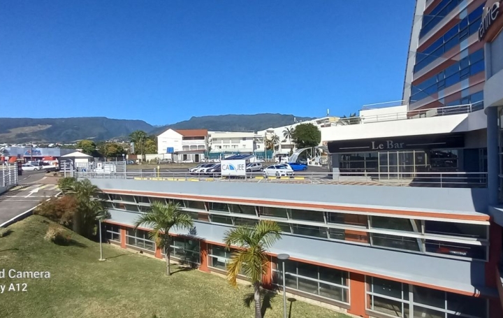 Local commercial SAINT DENIS (97490)  25 m2 777 € 