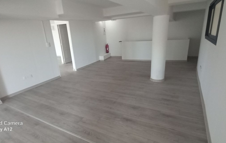Local commercial LA POSSESSION (97419)  350 m2 4 000 € 