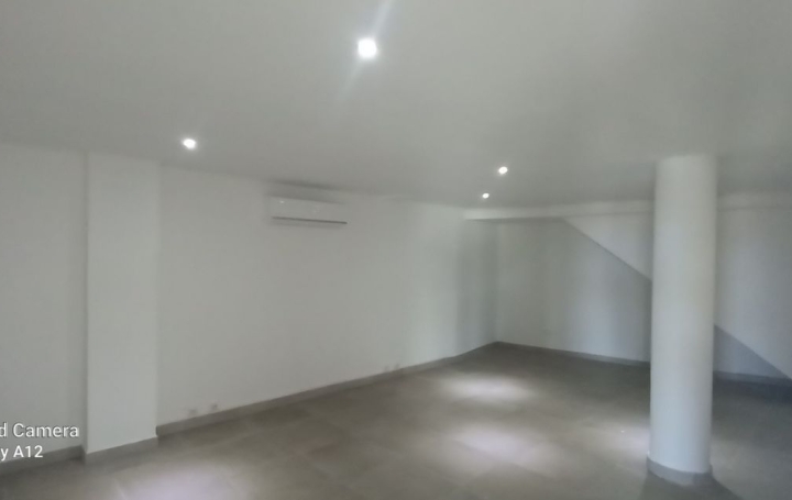Local commercial LA POSSESSION (97419)  350 m2 4 000 € 