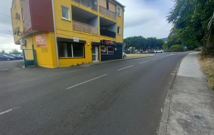 Réseau Immo-diffusion : Local commercial  LA POSSESSION  37 m2 750 € 