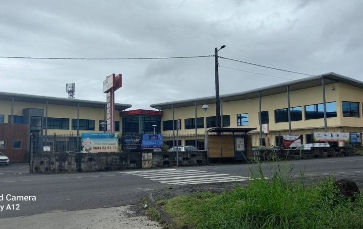 Local commercial SAINT-ANDRE (97440)  30 m2 650 € 