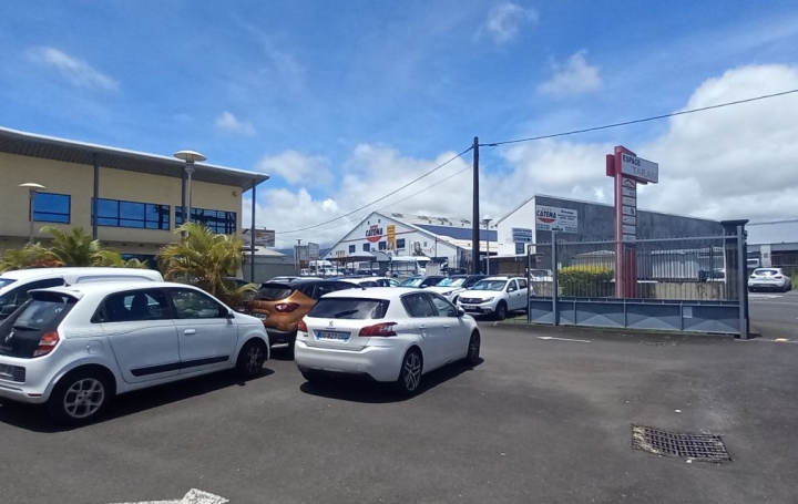 Local commercial SAINT-ANDRE (97440)  70 m2 2 000 € 