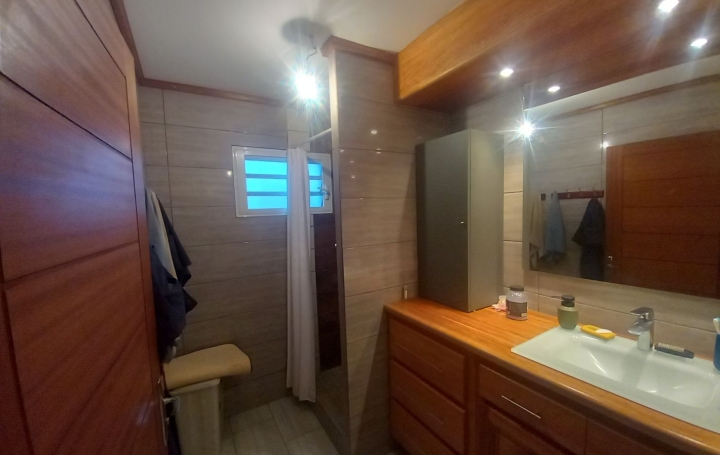 3 Pièces SAINT-PAUL (97460)  70 m2 1 300 € 