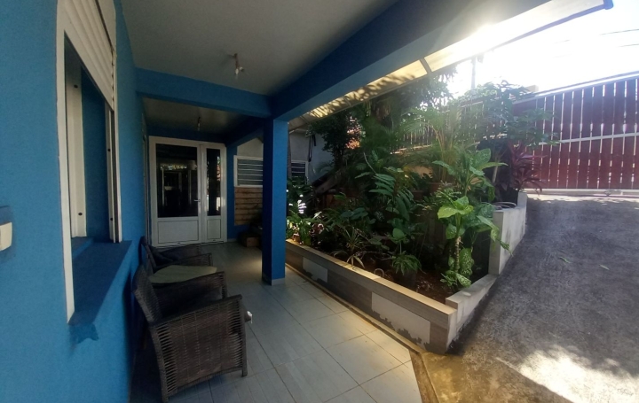 3 Pièces SAINT-PAUL (97460)  70 m2 1 300 € 