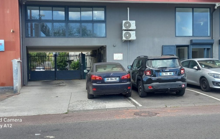 Local d'activité LA POSSESSION (97419)  350 m2 420 000 € 
