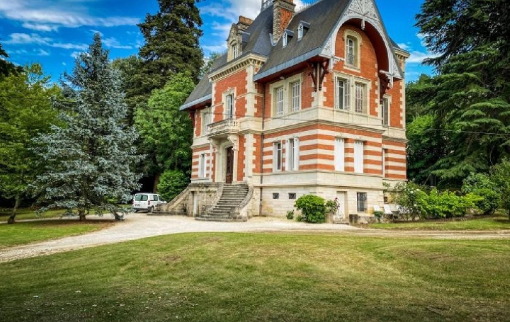 Réseau Immo-diffusion : Maison  MARSAC-SUR-L'ISLE  400 m2 988 000 € 