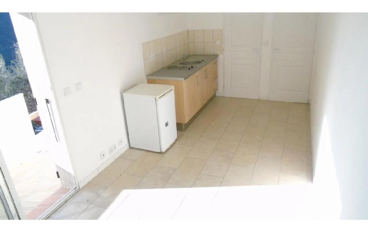 1 Pièce ASPREMONT (06790)  20 m2 600 € 
