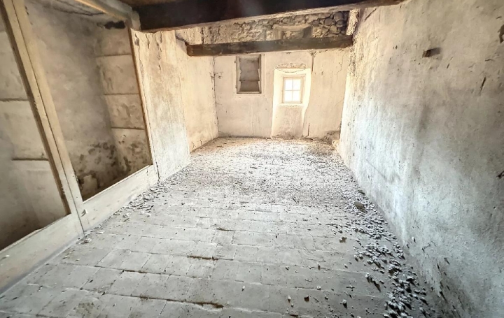 4 Pièces SAINT-AUBAN (06850)  100 m2 45 000 € 
