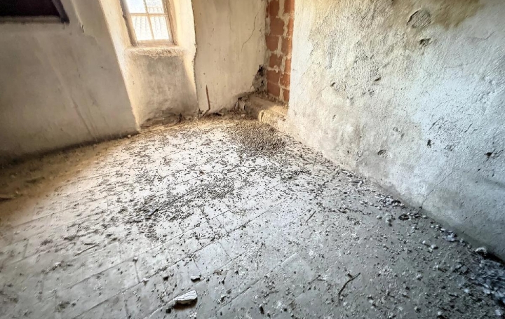 4 Pièces SAINT-AUBAN (06850)  100 m2 45 000 € 