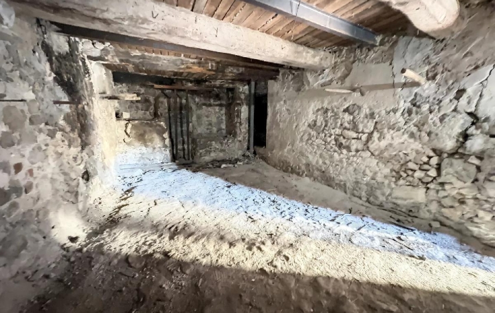 4 Pièces SAINT-AUBAN (06850)  100 m2 45 000 € 
