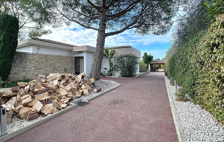 Maison MOUGINS (06250)  163 m2 1 690 000 € 