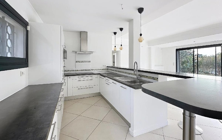 Maison MOUGINS (06250)  163 m2 1 690 000 € 