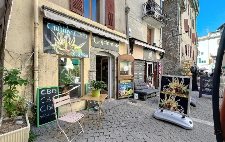 Local commercial CASTELLANE (04120)  35 m2 75 000 € 