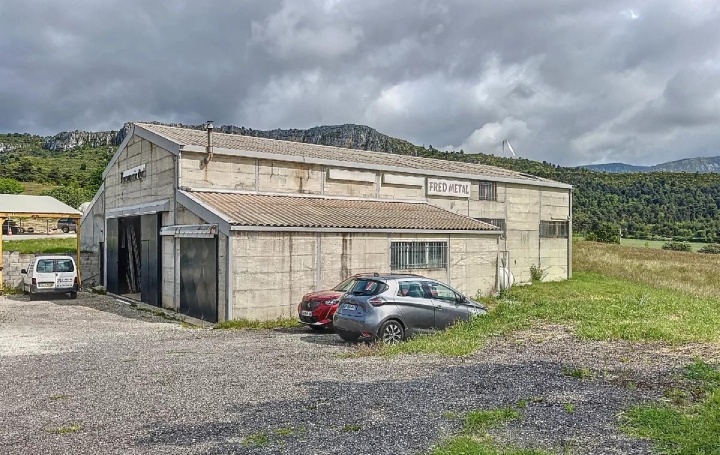 Local commercial PEYROULES (04120)  364 m2 315 000 € 