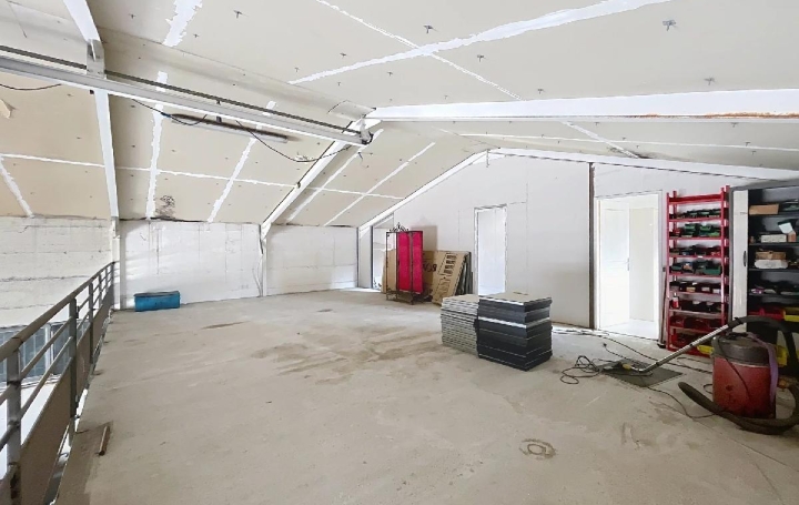 Local commercial PEYROULES (04120)  364 m2 315 000 € 