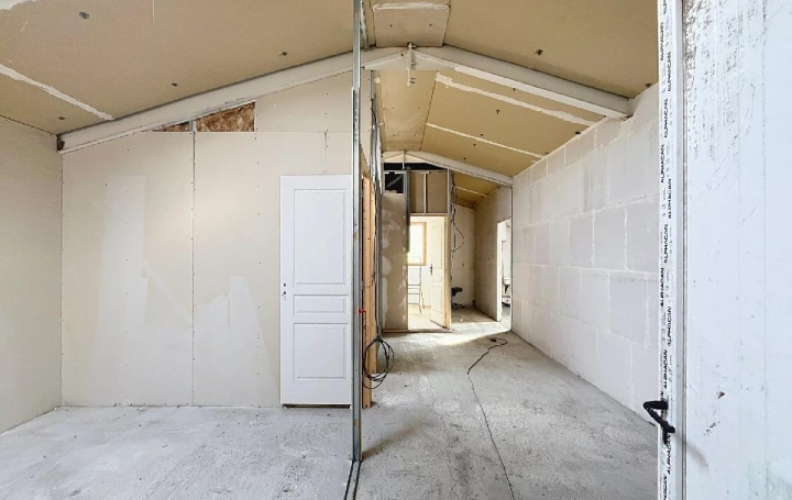 Local commercial PEYROULES (04120)  364 m2 315 000 € 