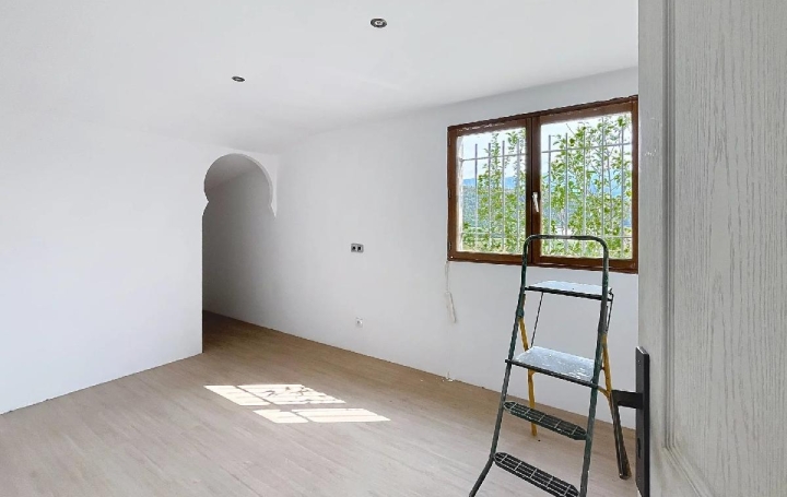 Local commercial PEYROULES (04120)  364 m2 315 000 € 