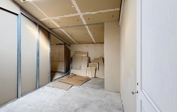 Local commercial PEYROULES (04120)  364 m2 315 000 € 