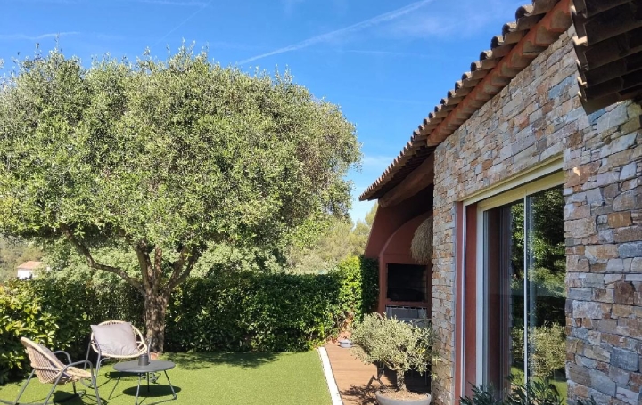 Maison TARADEAU (83460)  210 m2 590 000 € 