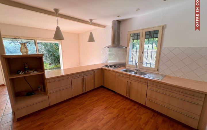 Villa UZES (30700)  91 m2 229 000 € 