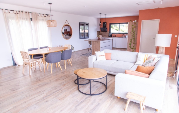 Villa GAILHAN (30260)  146 m2 449 000 € 