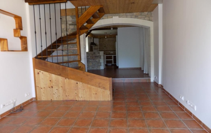 Réseau Immo-diffusion : Maison de village  SAINT-MARCEL-DE-CAREIRET  103 m2 760 € 