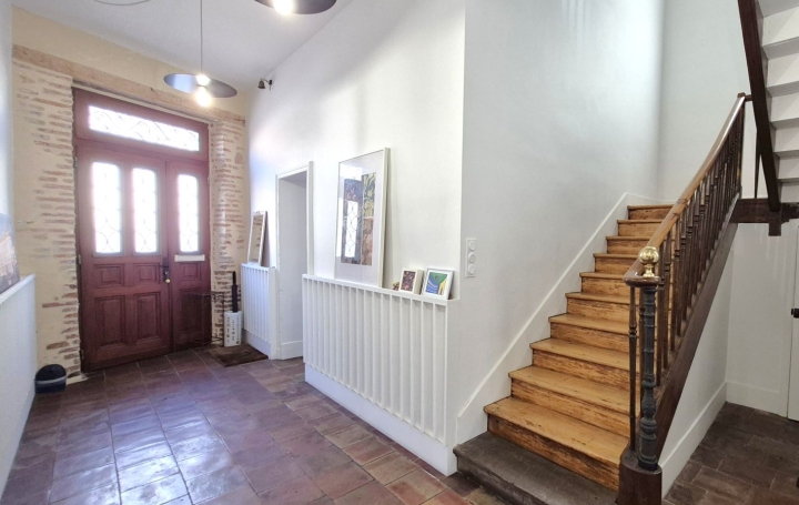 Maison LAVAUR (81500)  450 m2 760 000 € 