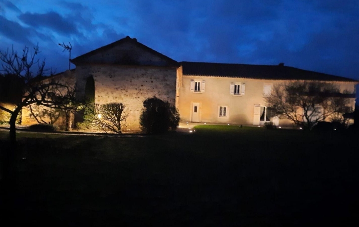 Réseau Immo-diffusion : Domaine  ROUFFIAC  365 m2 1 060 000 € 