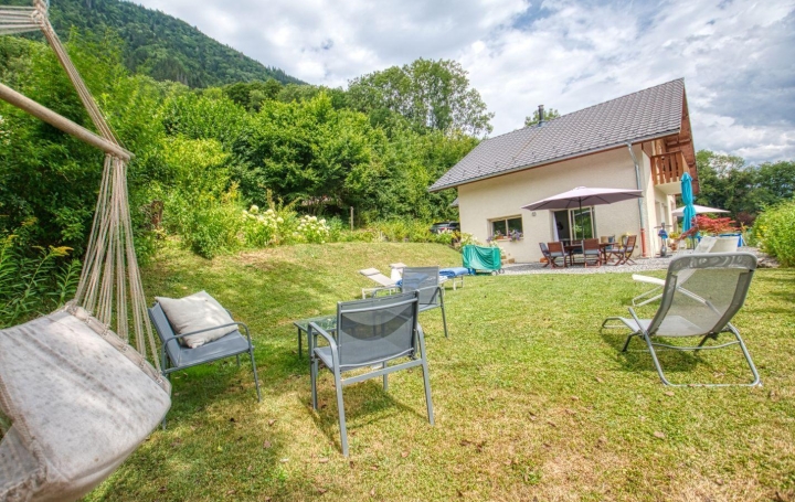 Réseau Immo-diffusion : Maison  TANINGES  120 m2 640 000 € 