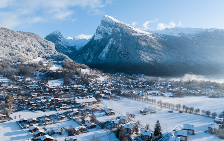5 Pièces SAMOENS (74340)  100 m2 716 000 € 