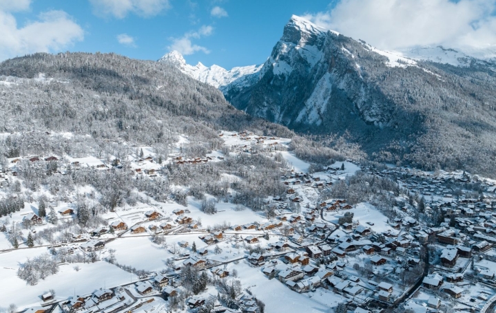 4 Pièces SAMOENS (74340)  83 m2 682 000 € 