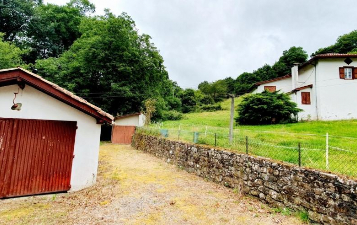 Réseau Immo-diffusion : Maison  SAINT-ETIENNE-DE-BAIGORRY  100 m2 140 000 € 