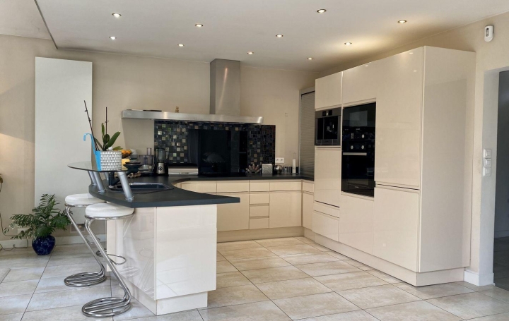 Maison OSNY (95520)  181 m2 595 000 € 