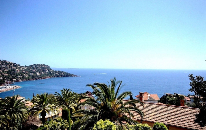 Réseau Immo-diffusion : Villa  SAINT-RAPHAEL  180 m2 1 380 000 € 