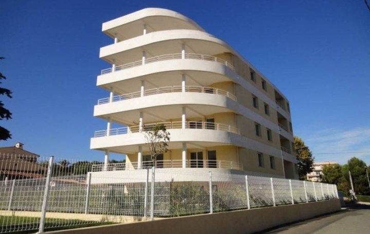 Réseau Immo-diffusion : Local commercial  ANTIBES  84 m2 360 000 € 