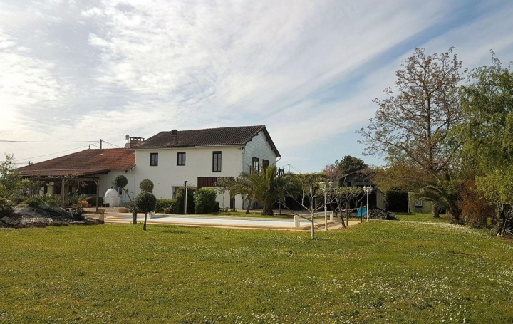 Réseau Immo-diffusion : Maison  LAGRUERE  260 m2 212 000 € 