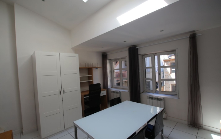 Studio SAINT-ETIENNE (42000)  22 m2 422 € 