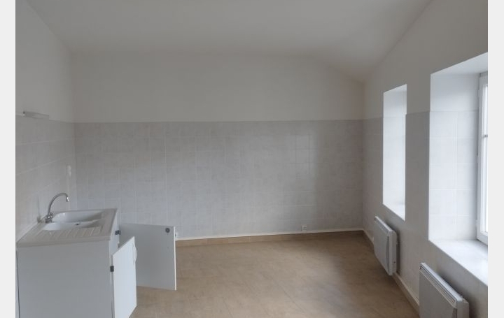 Maison MACLAS (42520)  300 m2 250 000 € 