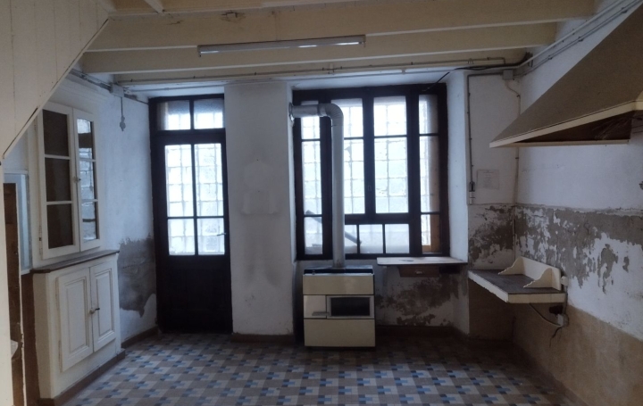 Maison / Villa MACLAS (42520) 300 m<sup>2</sup> 250 000 € 