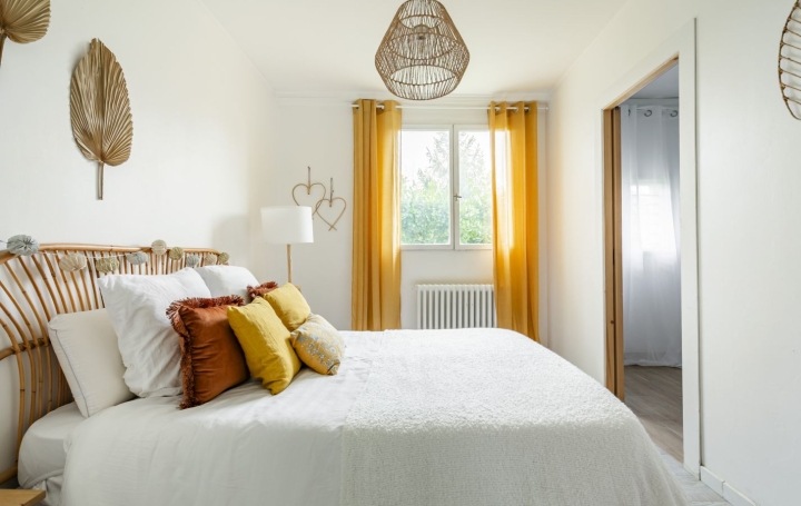 Maison SAINTE-HELENE (33480)  247 m2 304 000 € 