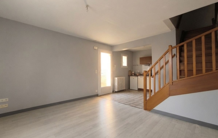 Maison LUX (71100)  98 m2 907 € 