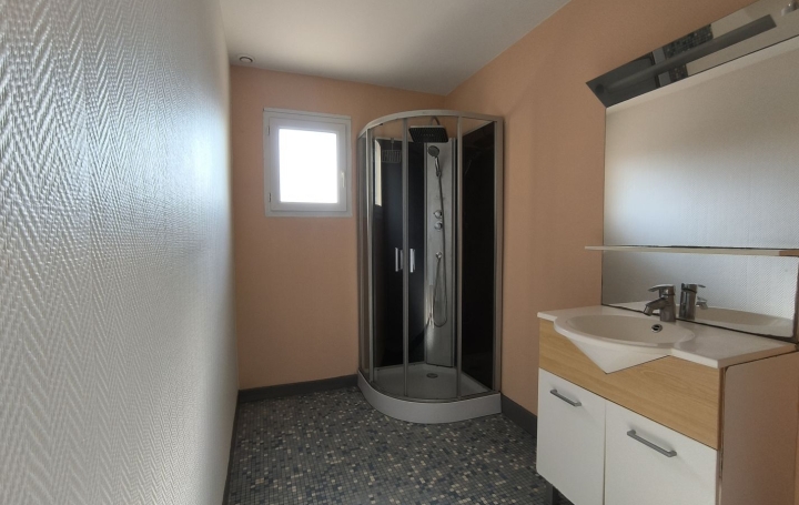 Maison LUX (71100)  98 m2 907 € 