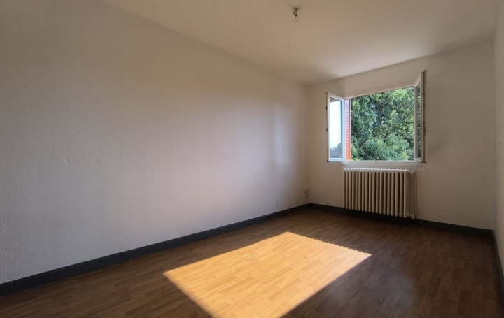 Maison LUX (71100)  98 m2 907 € 