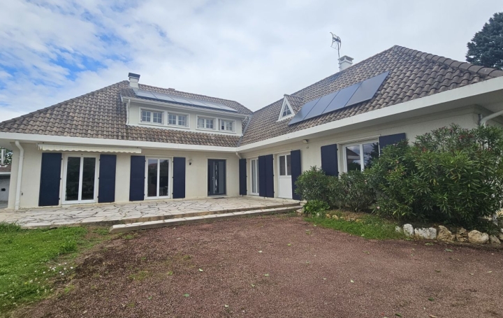 Réseau Immo-diffusion : Maison  CHAMPFORGEUIL  257 m2 323 000 € 