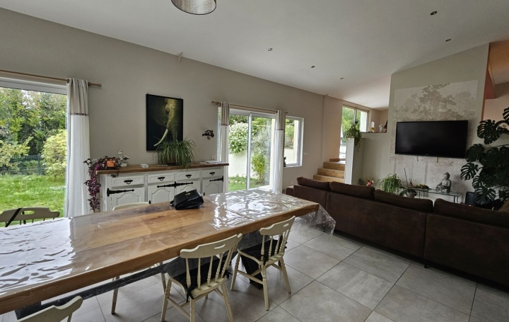 Réseau Immo-diffusion : Maison  LAIVES  330 m2 436 800 € 