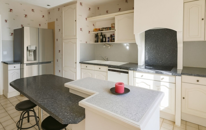 3 Pièces CHALON-SUR-SAONE (71100)  96 m2 211 000 € 